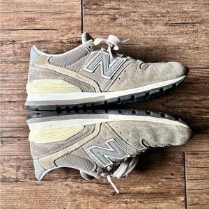 New Balance 996 Suede Sneakers in Gray Silver
